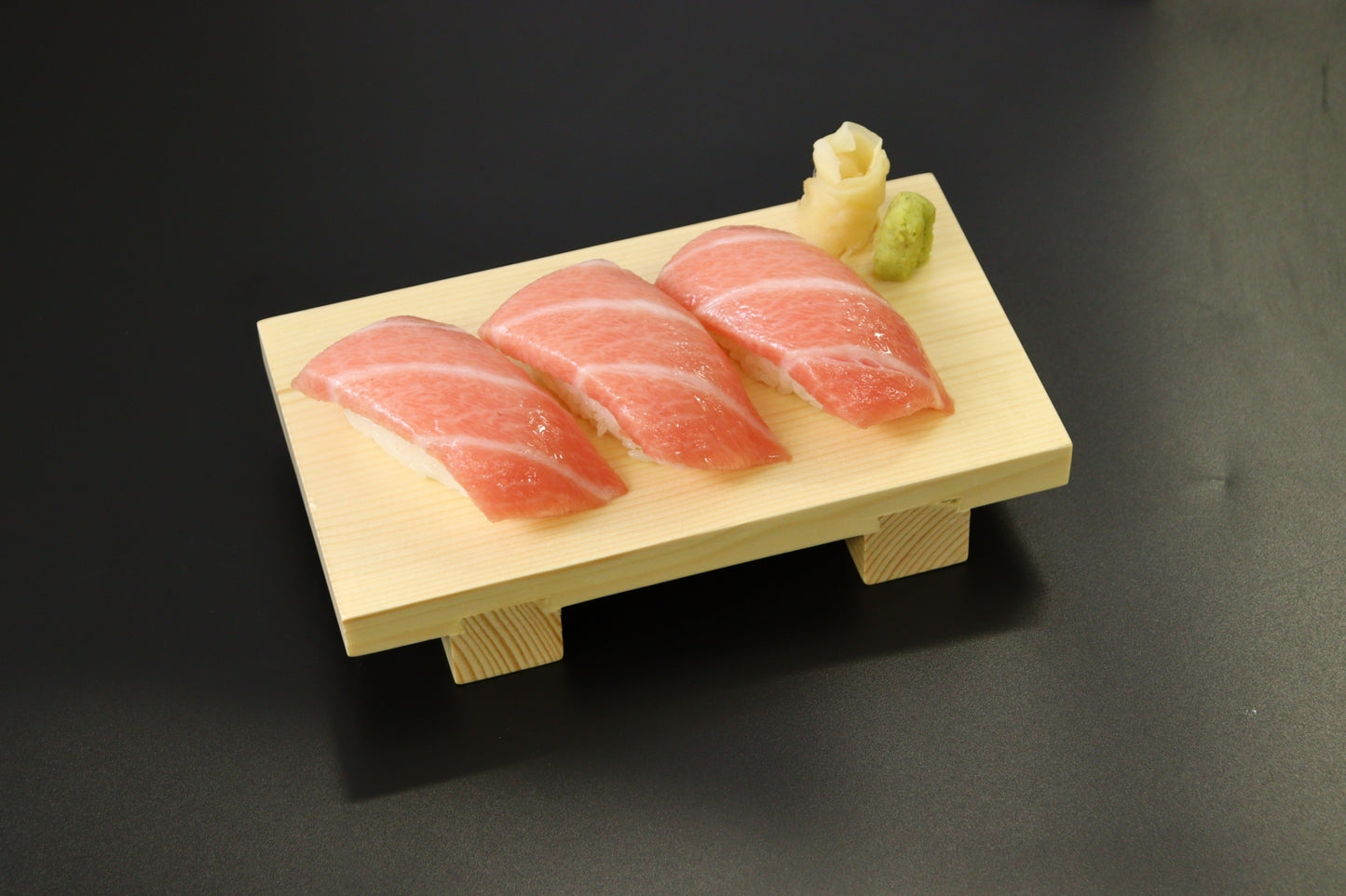 Hon-Maguro Otoro Sushi 3Pcs.　ฮงมากุโระ โอโทะโระซูชิ 3คำ