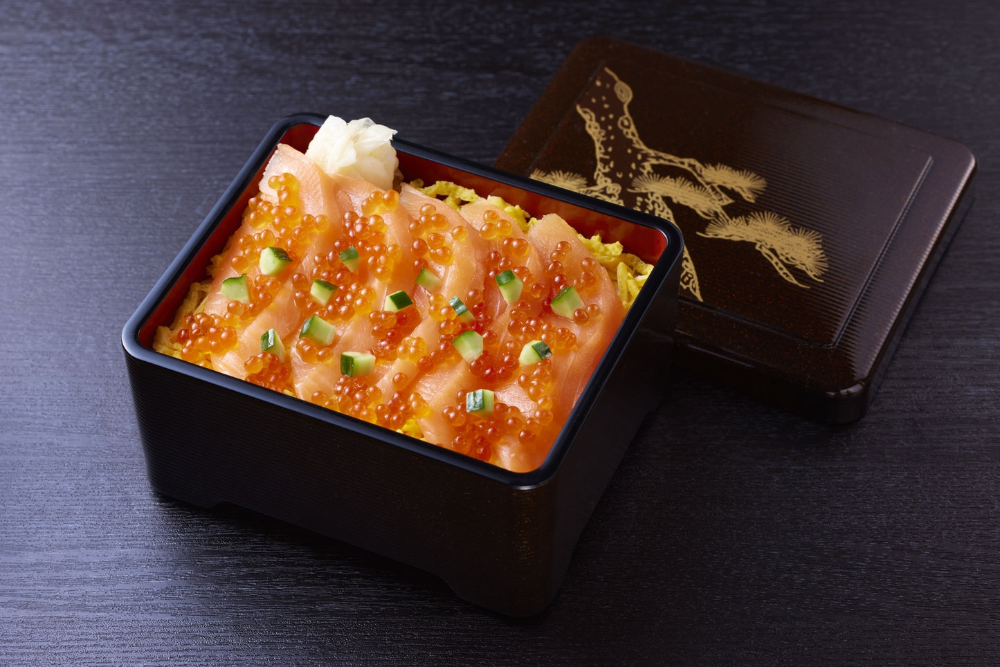 Salmon&Ikura Sushi Box　ข้าวหน้าแซลมอน&อิคุระ